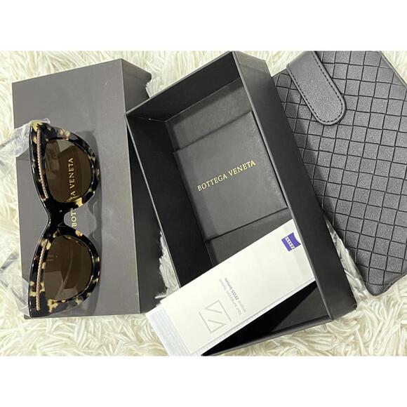 BOTTEGA VENETA brown & beige tortoise Cat-Eye Sunglasses - Picture 5 of 6